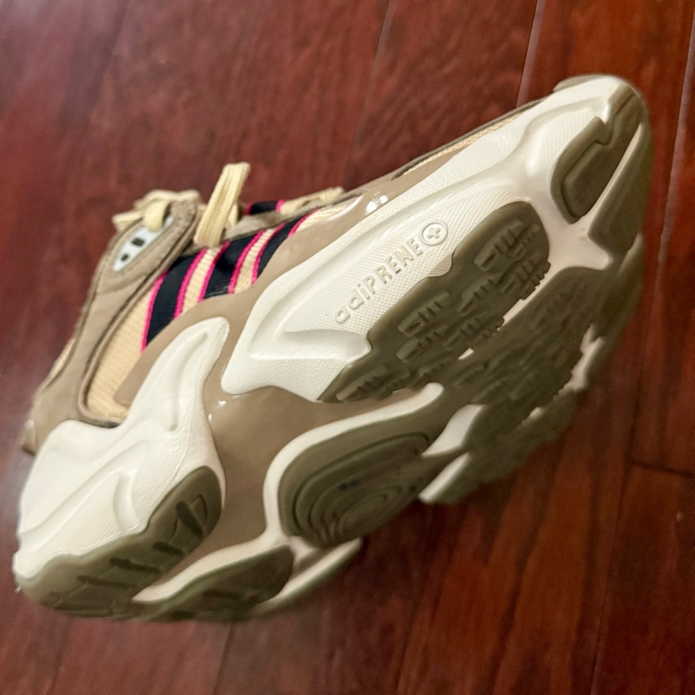 New without box ADIDAS MAGMUR RUNNER - Picture 10 of 10